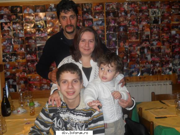:hi:  o poza recenta cu toata familia eu sunt....