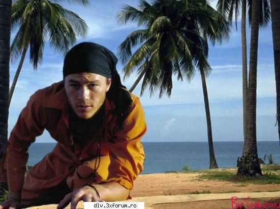 pe langa brad pitt,tom cruise si altii pe care i-am preferat de am pus ochii pe heath ledger si imi